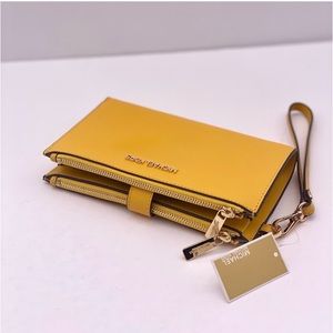 Michael Kors DoubleZip
Wallet Wristlet
Phone Case
Jasmine yellow